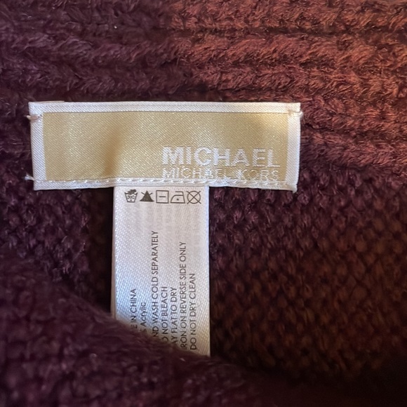 Michael Kors Scarf & Beanie Set - Picture 5 of 5